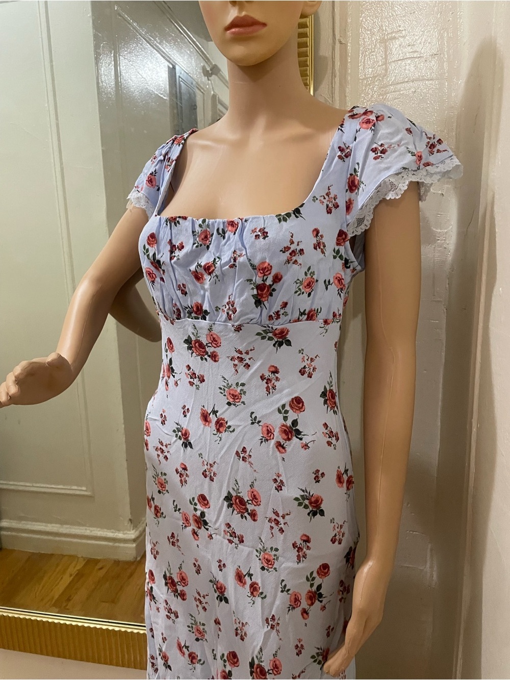 wild fable Light Blue Floral Midi Dress with Scoop Neck - Picture 4 of 10